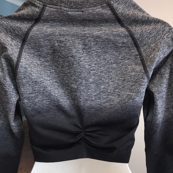 Gymshark Adapt Ombre Women's Black and Grey Long Sleeve Seamless Crop Top NWOT - Picture 10 of 16